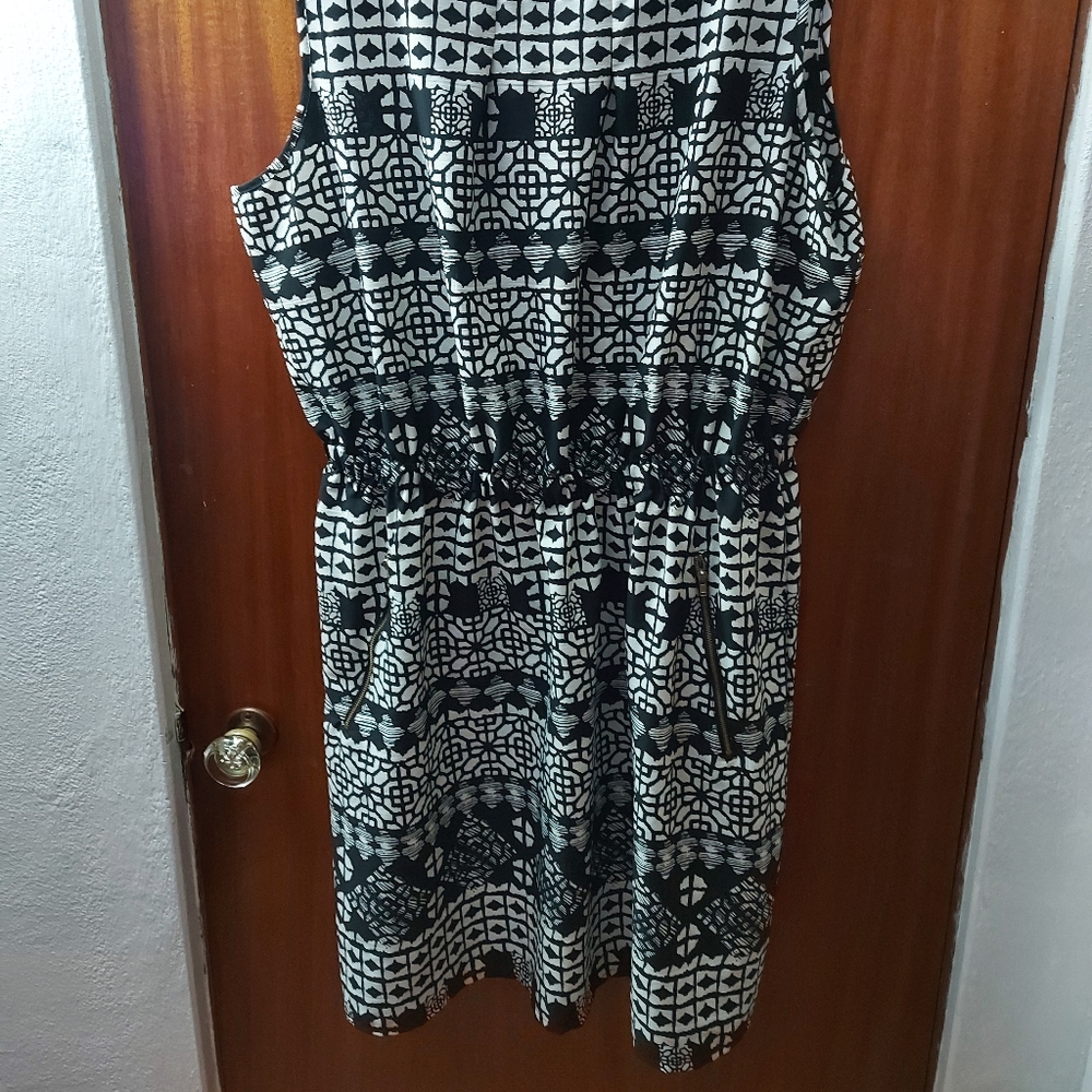 Cute design dress. - Picture 5 of 5